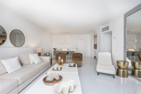 Condominio en alquiler en Bal Harbour, Florida, 2 dormitorios, 98.1 m2 № 1935076 - foto 5