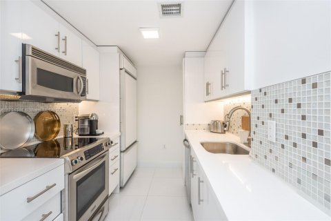 Condominio en alquiler en Bal Harbour, Florida, 2 dormitorios, 98.1 m2 № 1935076 - foto 24