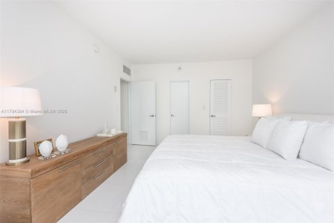 Condominio en alquiler en Bal Harbour, Florida, 2 dormitorios, 98.1 m2 № 1935076 - foto 27