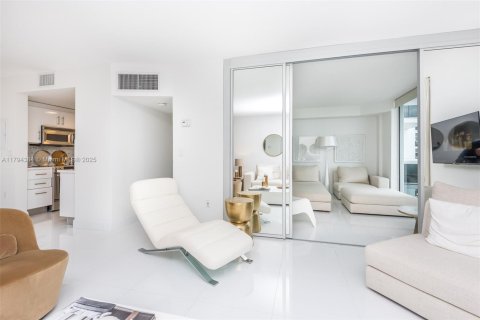Condominio en alquiler en Bal Harbour, Florida, 2 dormitorios, 98.1 m2 № 1935076 - foto 8