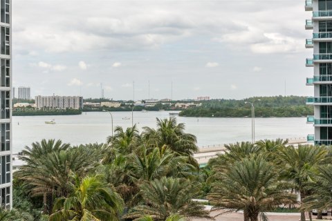 Condominio en alquiler en Bal Harbour, Florida, 2 dormitorios, 98.1 m2 № 1935076 - foto 17