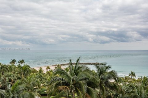 Condominio en alquiler en Bal Harbour, Florida, 2 dormitorios, 98.1 m2 № 1935076 - foto 15