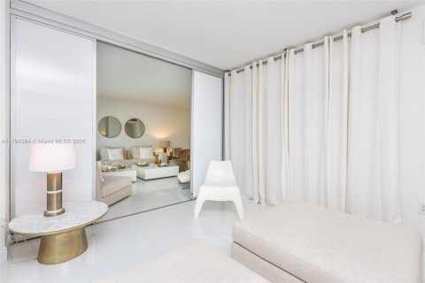 Condominio en alquiler en Bal Harbour, Florida, 2 dormitorios, 98.1 m2 № 1935076 - foto 22