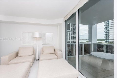 Condominio en alquiler en Bal Harbour, Florida, 2 dormitorios, 98.1 m2 № 1935076 - foto 19