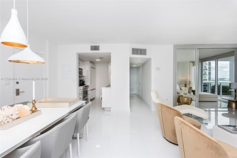 Condominio en alquiler en Bal Harbour, Florida, 2 dormitorios, 98.1 m2 № 1935076 - foto 7