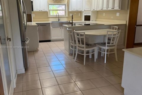 Villa ou maison à louer à Plantation, Floride: 4 chambres, 253.34 m2 № 1976613 - photo 6