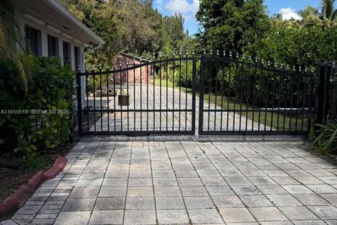 Villa ou maison à louer à Plantation, Floride: 4 chambres, 253.34 m2 № 1976613 - photo 2