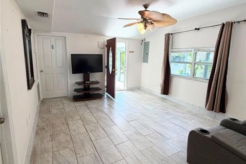 House in Tampa, Florida 2 bedrooms, 87.7 sq.m. № 2306509 - photo 11