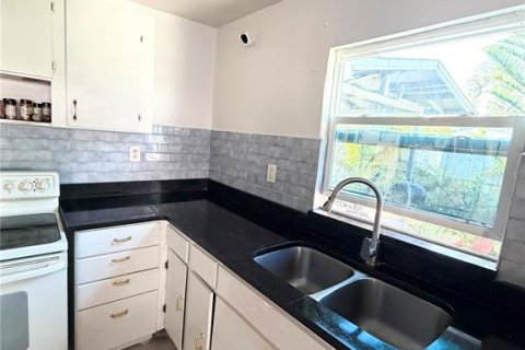 House in Tampa, Florida 2 bedrooms, 87.7 sq.m. № 2306509 - photo 5