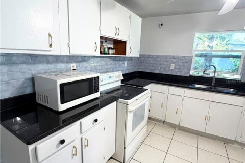 House in Tampa, Florida 2 bedrooms, 87.7 sq.m. № 2306509 - photo 4