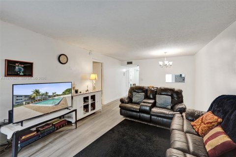 Copropriété à vendre à Hollywood, Floride: 1 chambre, 72 m2 № 2041973 - photo 9