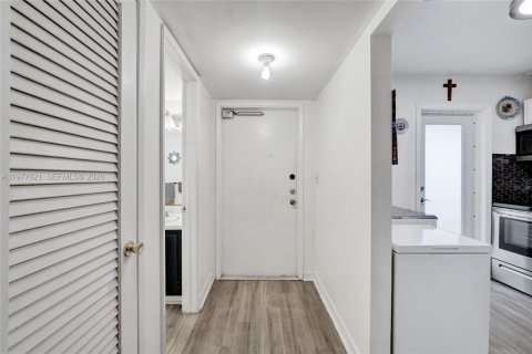 Copropriété à vendre à Hollywood, Floride: 1 chambre, 72 m2 № 2041973 - photo 3