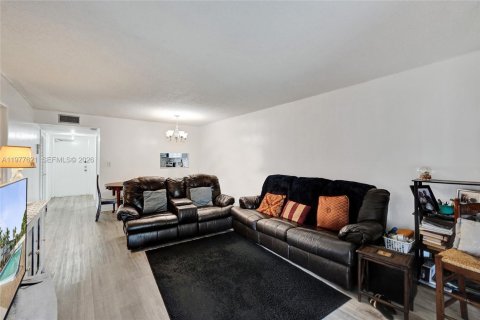 Copropriété à vendre à Hollywood, Floride: 1 chambre, 72 m2 № 2041973 - photo 8