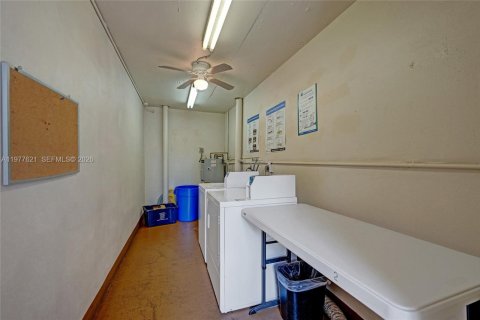 Copropriété à vendre à Hollywood, Floride: 1 chambre, 72 m2 № 2041973 - photo 17