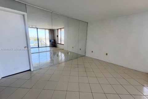 Condo in Miami, Florida, 1 bedroom  № 2086658 - photo 6