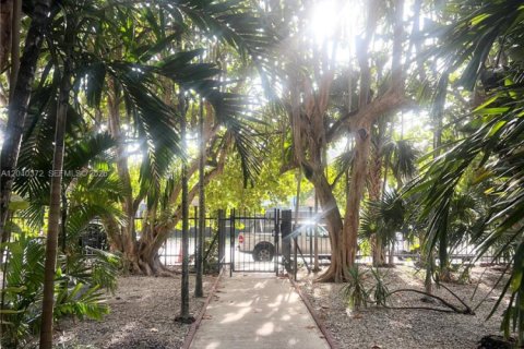 Condo in Miami, Florida, 1 bedroom  № 2086658 - photo 3