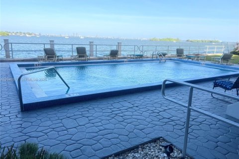 Condo in Miami, Florida, 1 bedroom  № 2086658 - photo 17