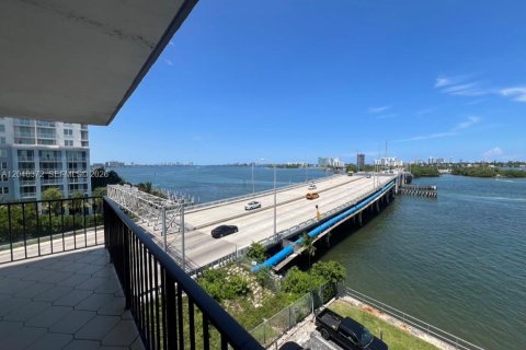 Condo in Miami, Florida, 1 bedroom  № 2086658 - photo 10