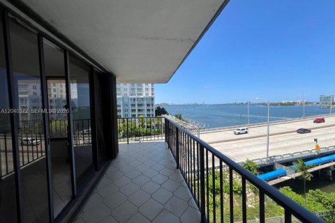 Condo in Miami, Florida, 1 bedroom  № 2086658 - photo 11