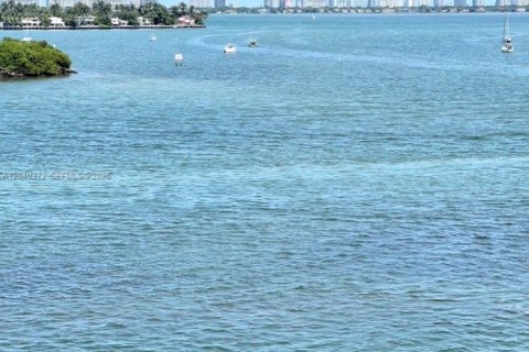 Condo in Miami, Florida, 1 bedroom  № 2086658 - photo 25