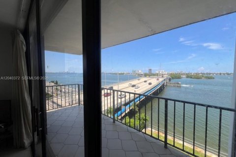 Condo in Miami, Florida, 1 bedroom  № 2086658 - photo 9