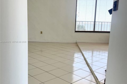 Condo in Miami, Florida, 1 bedroom  № 2086658 - photo 4