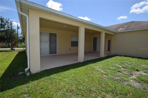 Villa ou maison à louer à Kissimmee, Floride: 3 chambres, 174.28 m2 № 1871016 - photo 9