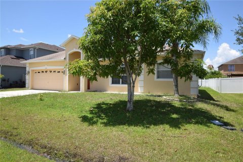 Villa ou maison à louer à Kissimmee, Floride: 3 chambres, 174.28 m2 № 1871016 - photo 4