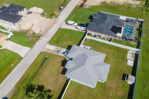 House in Cape Coral, Florida 3 bedrooms, 156.82 sq.m. № 1533908 - photo 23
