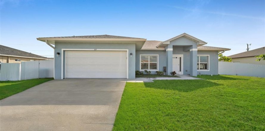 House in Cape Coral, Florida 3 bedrooms, 156.82 sq.m. № 1533908
