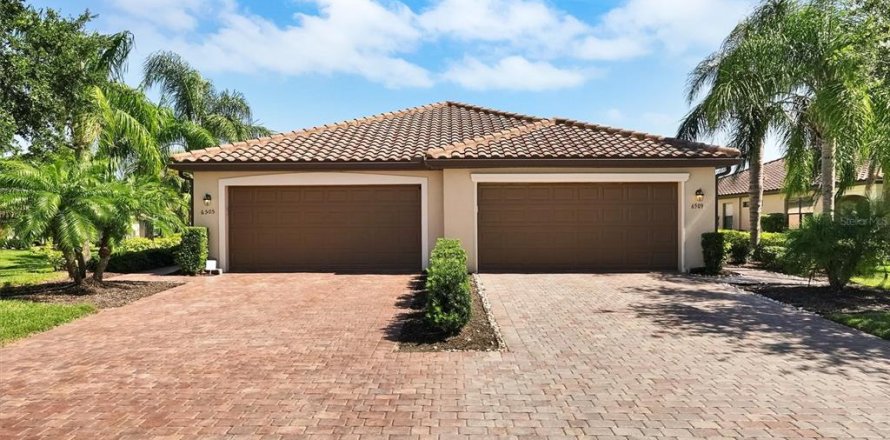 House in Bradenton, Florida 2 bedrooms, 143.16 sq.m. № 1847030