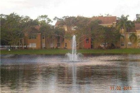 Condo in West Palm Beach, Florida, 2 bedrooms  № 1863729 - photo 4