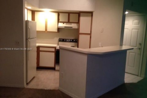 Condo in West Palm Beach, Florida, 2 bedrooms  № 1863729 - photo 9