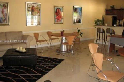 Condo in West Palm Beach, Florida, 2 bedrooms  № 1863729 - photo 3