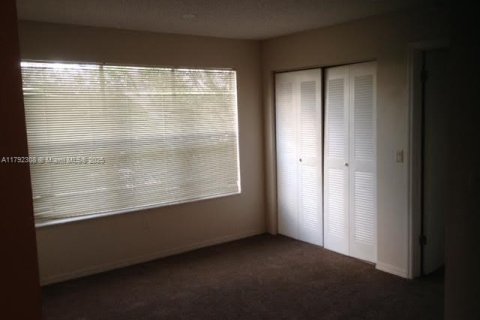 Condo in West Palm Beach, Florida, 2 bedrooms  № 1863729 - photo 11