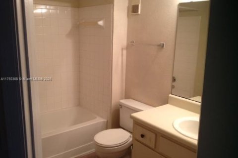 Condo in West Palm Beach, Florida, 2 bedrooms  № 1863729 - photo 10