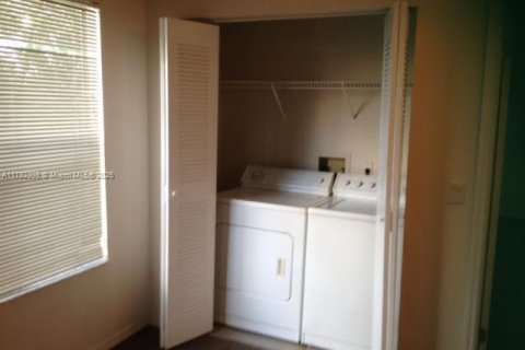Condo in West Palm Beach, Florida, 2 bedrooms  № 1863729 - photo 13