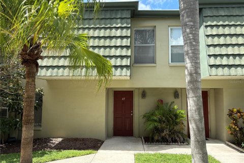 Townhouse in Clearwater, Florida 3 bedrooms, 109.53 sq.m. № 1918985 - photo 1