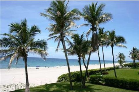 Touwnhouse à louer à Hillsboro Beach, Floride: 2 chambres, 224.82 m2 № 1091935 - photo 1