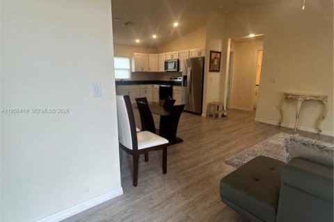 Снять в аренду виллу или дом в Лабель, Флорида 2 спальни, № 2005917 - фото 8