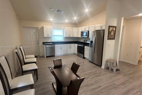 Снять в аренду виллу или дом в Лабель, Флорида 2 спальни, № 2005917 - фото 6