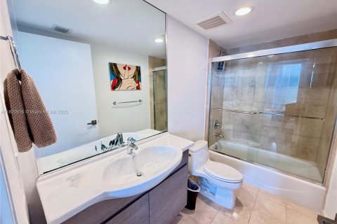 Condominio en venta en Hallandale Beach, Florida, 3 dormitorios, 155.61 m2 № 1781768 - foto 16