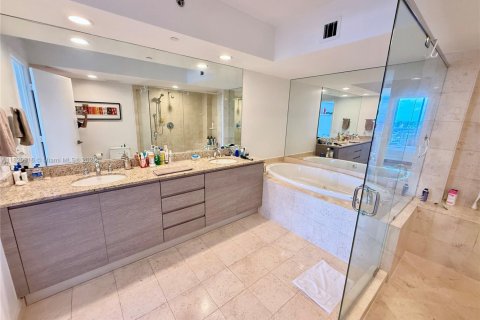 Condominio en venta en Hallandale Beach, Florida, 3 dormitorios, 155.61 m2 № 1781768 - foto 11