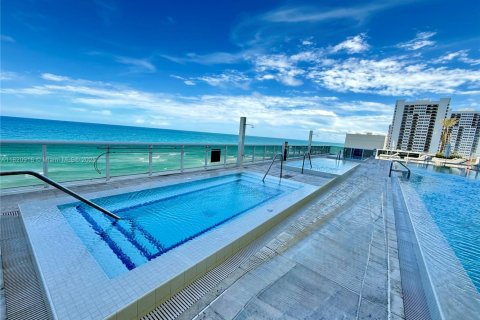 Condominio en venta en Hallandale Beach, Florida, 3 dormitorios, 155.61 m2 № 1781768 - foto 30