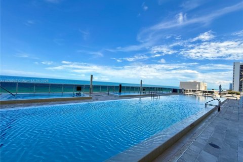 Condominio en venta en Hallandale Beach, Florida, 3 dormitorios, 155.61 m2 № 1781768 - foto 27