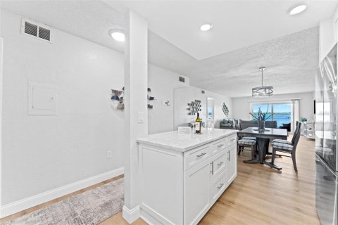Condo in Port Orange, Florida, 2 bedrooms № 2258739 - photo 11