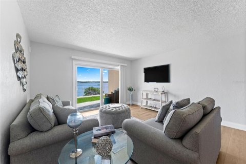 Condo in Port Orange, Florida, 2 bedrooms № 2258739 - photo 18