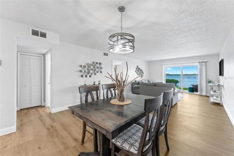 Condo in Port Orange, Florida, 2 bedrooms № 2258739 - photo 13
