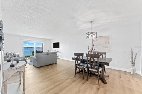 Condo in Port Orange, Florida, 2 bedrooms № 2258739 - photo 12