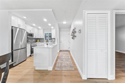 Condo in Port Orange, Florida, 2 bedrooms № 2258739 - photo 7